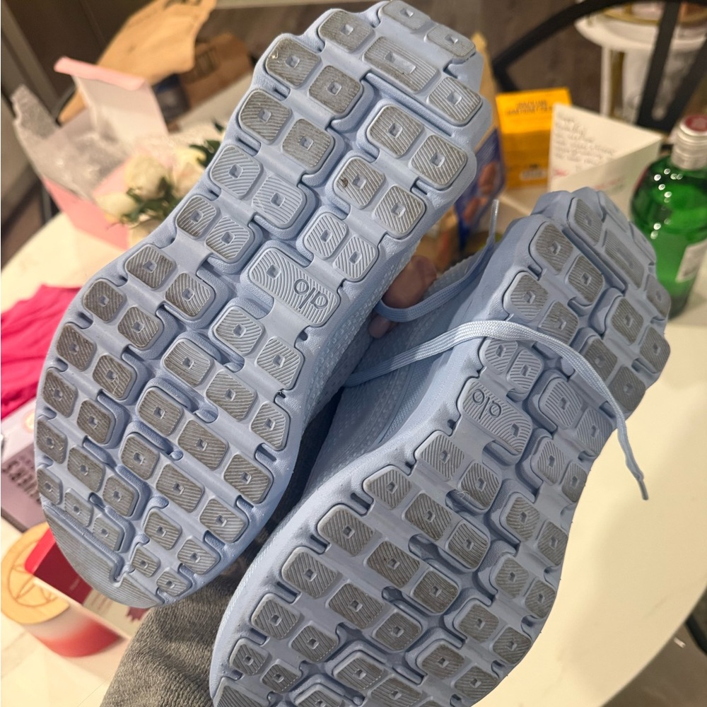 ALO Yoga Blue Women's Sneakers - Picture 10 of 10
